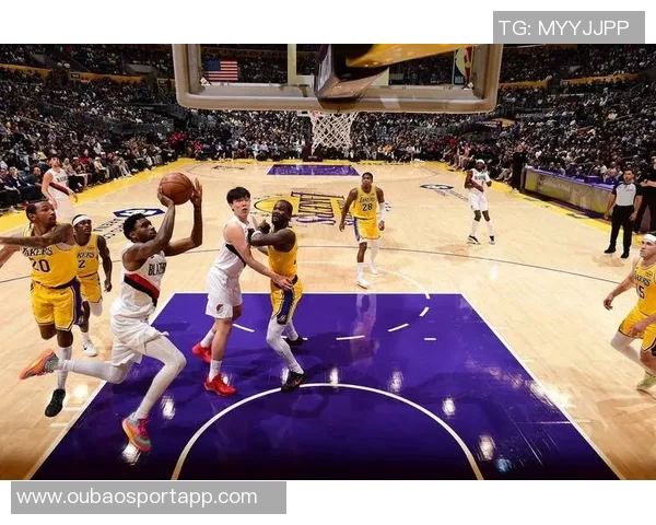 湖人阵容捉襟见肘仅剩十人出战背靠背对抗开拓者三名双向合同球员参战